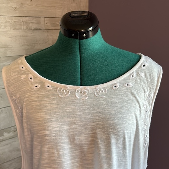 NWT TORRID Long White Tank Top - Picture 8 of 10